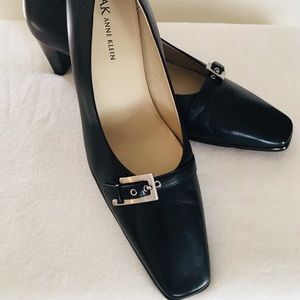 AK Anne Klein pumps